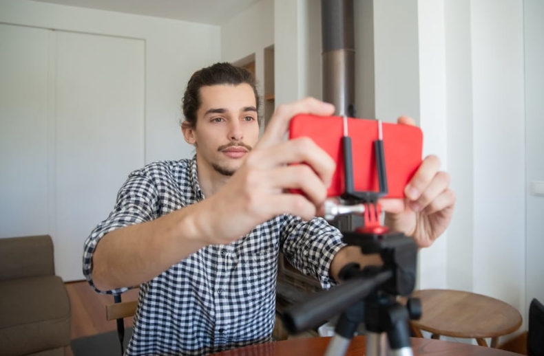 Understanding Vloggers: The Evolution of Video Blogging